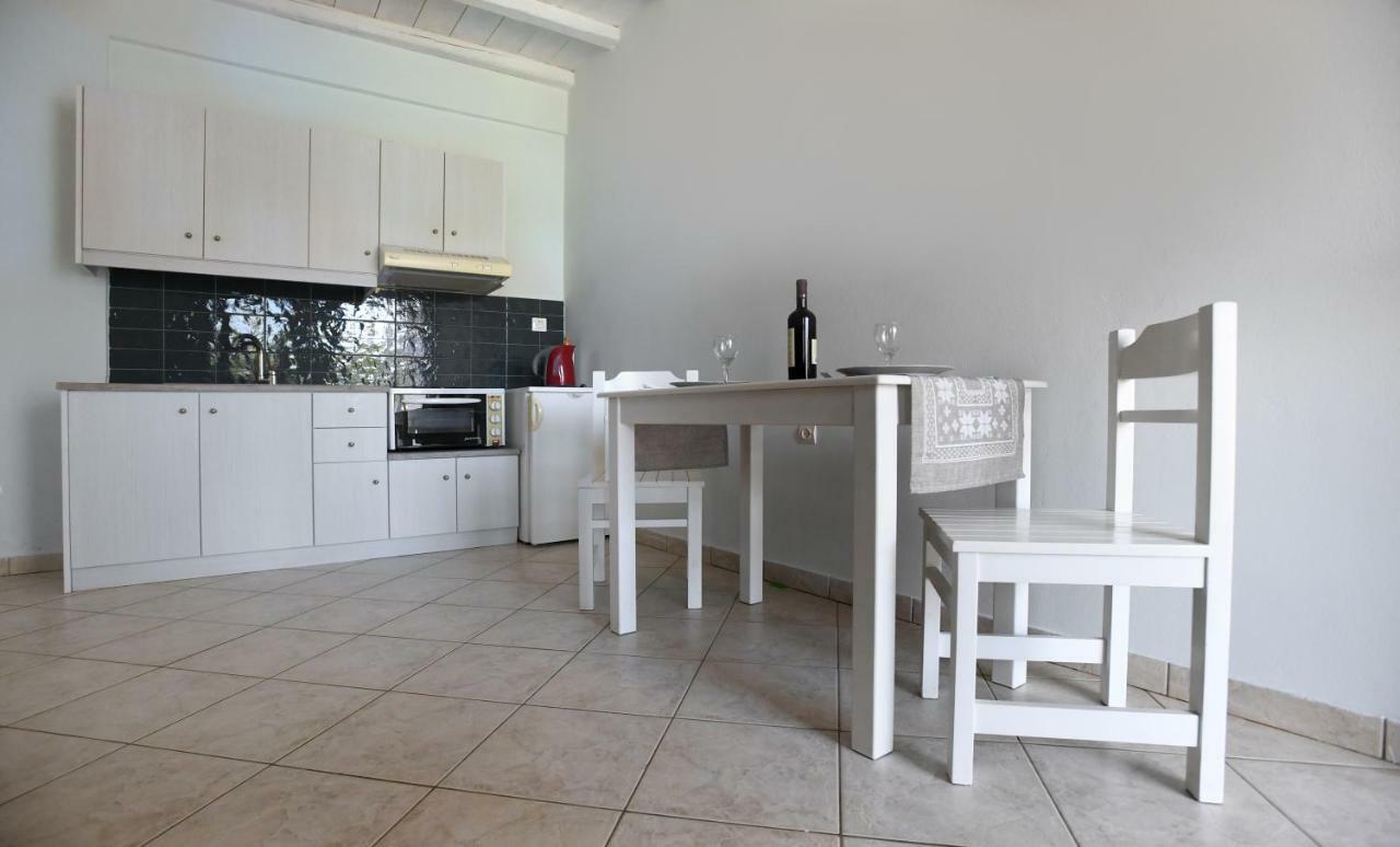 Nostos Beachfront Apartments & Studios Agios Ioannis  Eksteriør billede